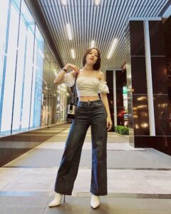 quan-jean-mix-ao-tre-vai