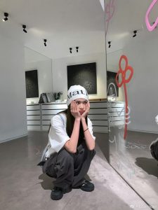 Phối đồ áo thun trắng nữ